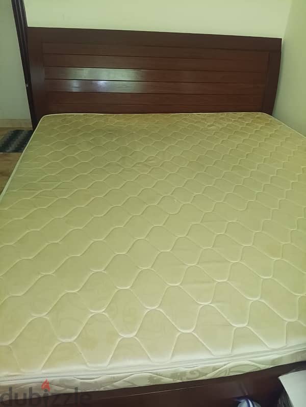 king size bed, 2 side drawer with matteres and 4 door cupboard 2