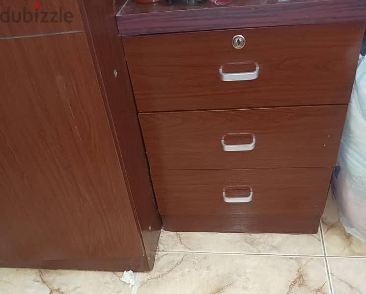 king size bed, 2 side drawer with matteres and 4 door cupboard 4