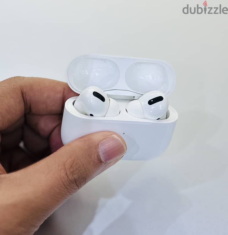 Apple AirPods Pro Perfect Condition ( Just Left Side Not Working ) 3