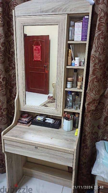 dressing table 0