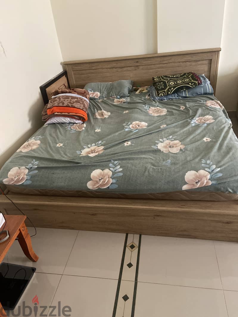 King size bed for sale 0