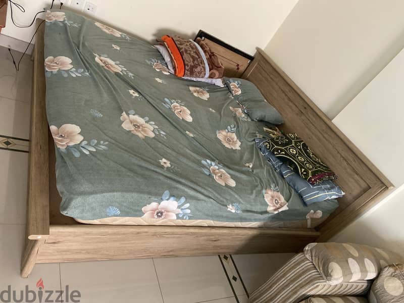 King size bed for sale 1