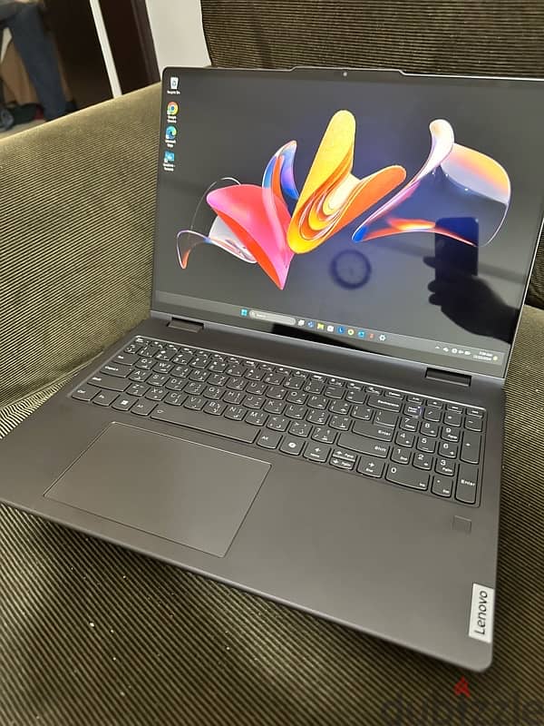 Lenovo Yoga 7i Touch 15.6 Inch 1TB/16GB Intel Core 7 Ultra 3