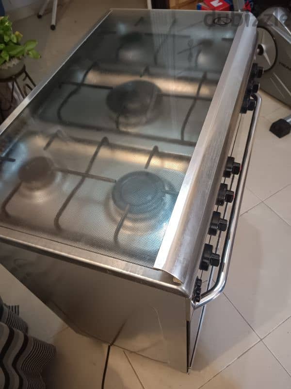 electric and gas cooking range 1