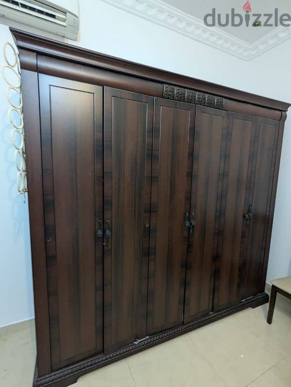 6 door Cupboard 0