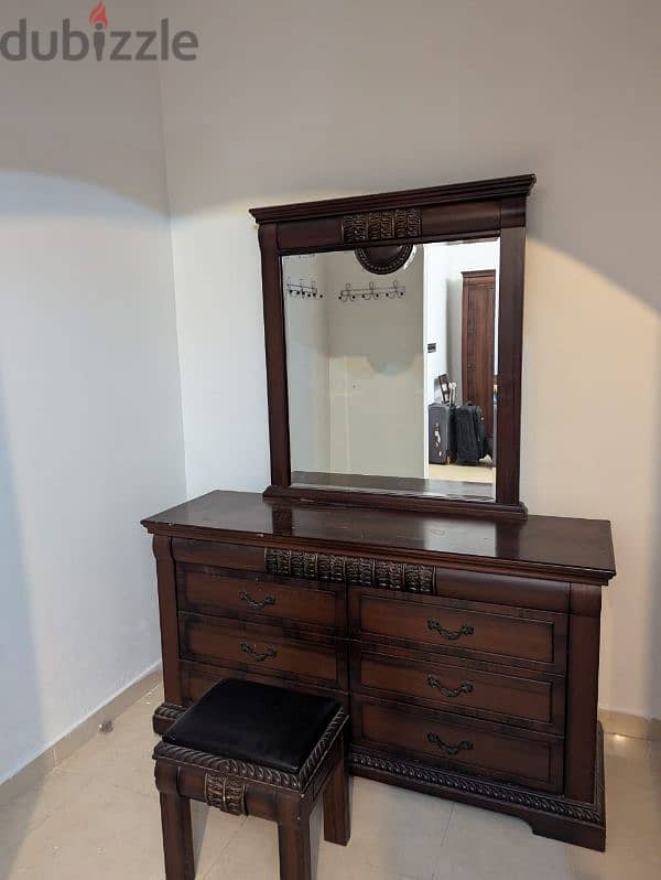 dressing table 0