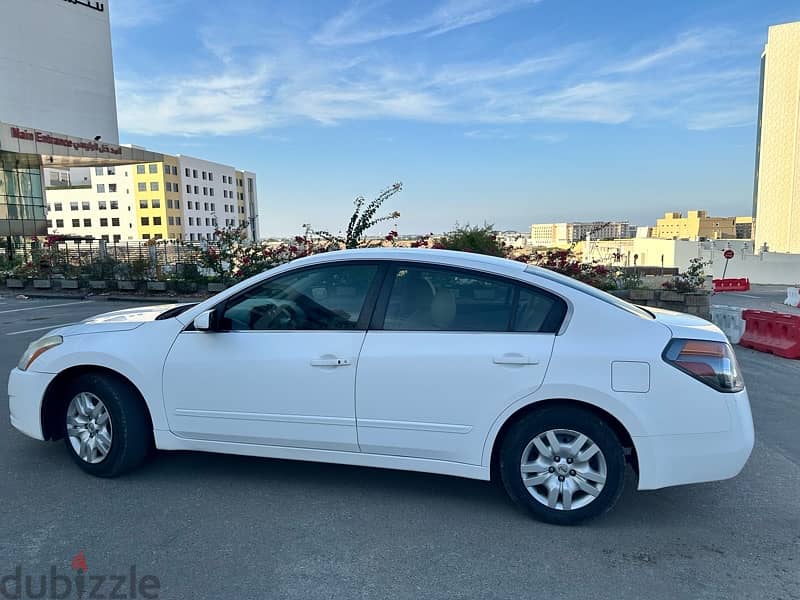 Nissan Altima 2011 White 2.5S Good Condition 0