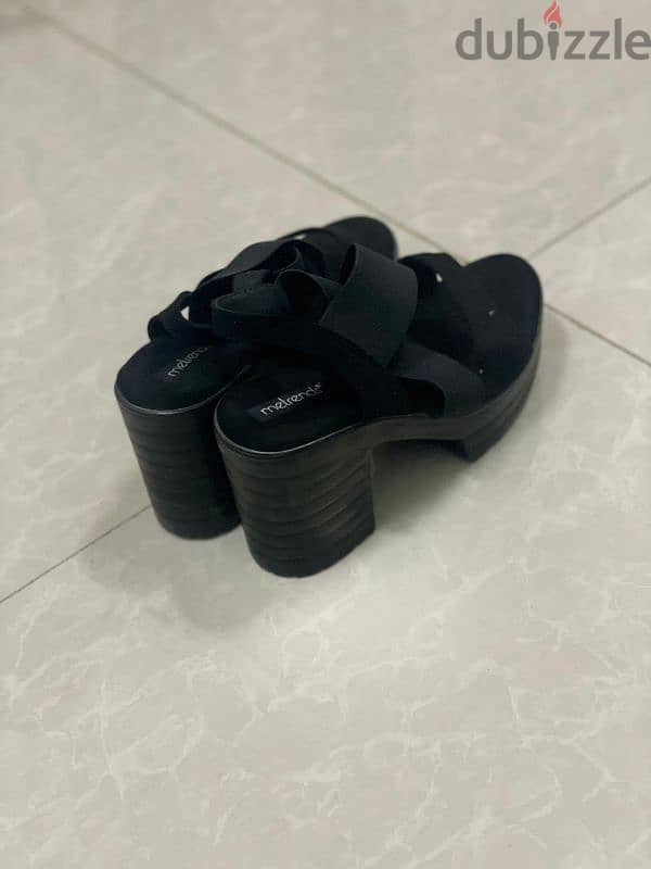 fashionable high heels black shoes 0