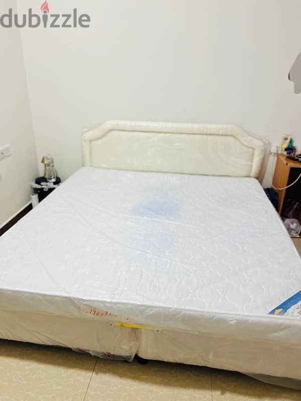 bed and bedframe king size 0