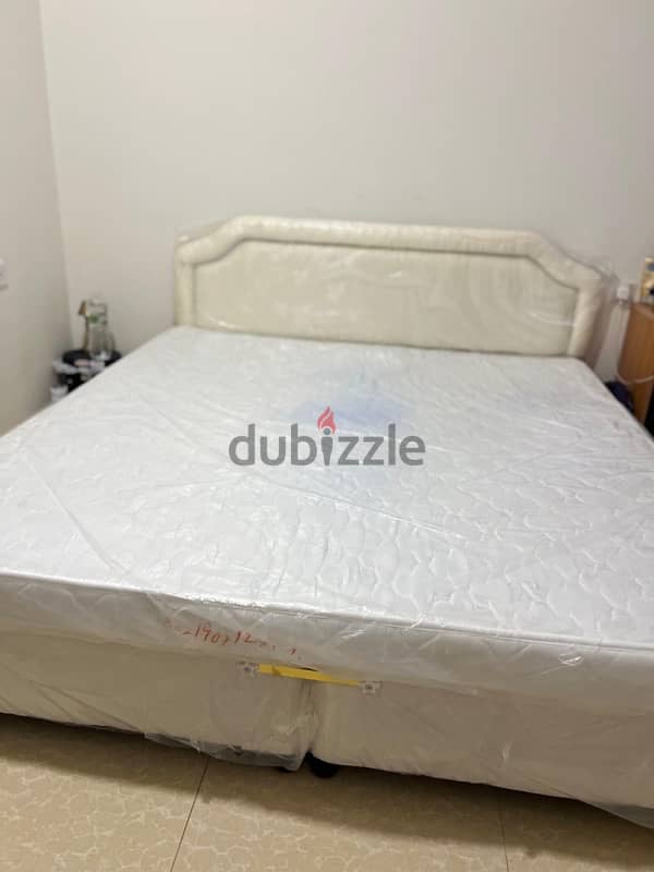 bed and bedframe king size 1