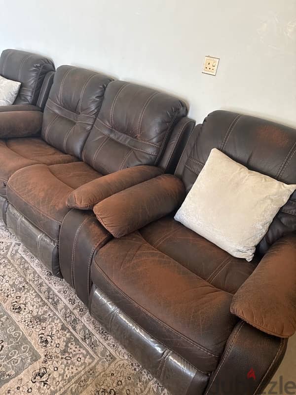 للبيع: طقم كنب جلد فاخر من Premium Leather Sofa Set from PAN 6