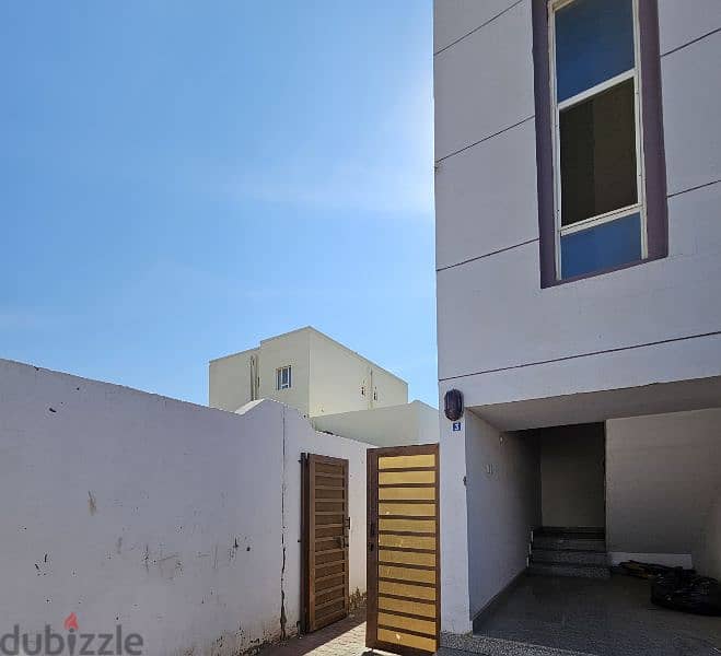 شقة أرضية نظيفة بالسيح الأحمر بفنجاءGround floor flat in Fanja 1