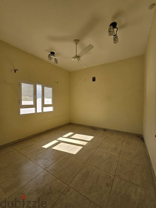 شقة أرضية نظيفة بالسيح الأحمر بفنجاءGround floor flat in Fanja 2