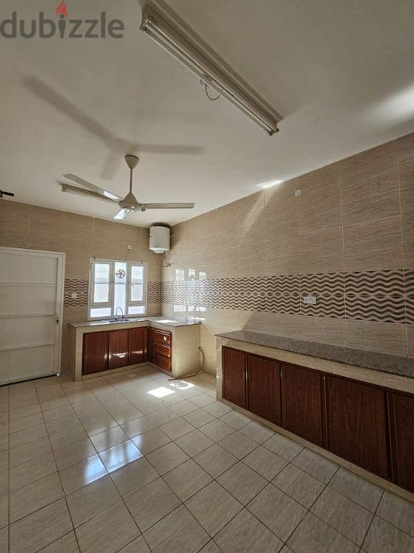 شقة أرضية نظيفة بالسيح الأحمر بفنجاءGround floor flat in Fanja 3