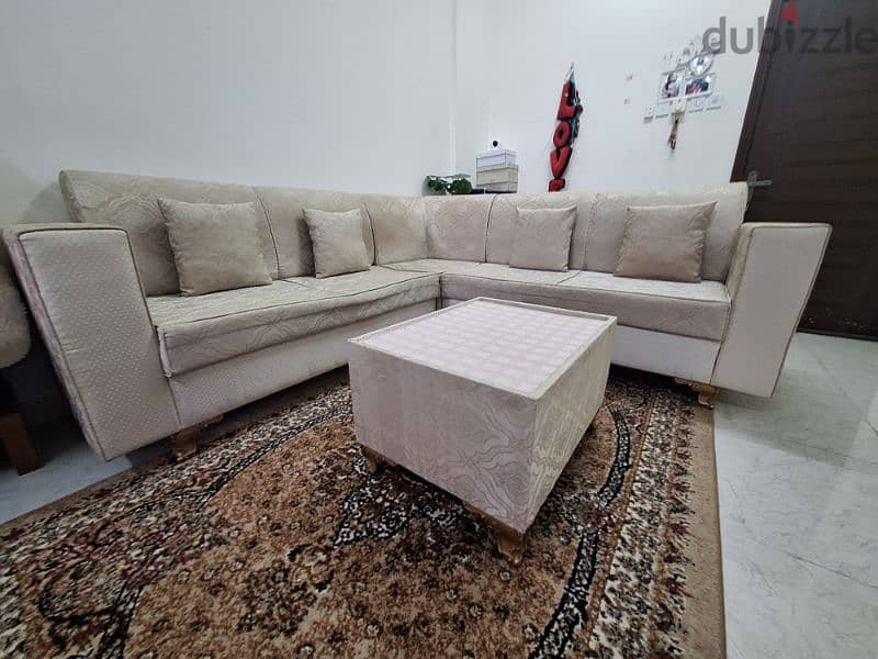 Corner sofa with centre table in very good comdition for sale 1