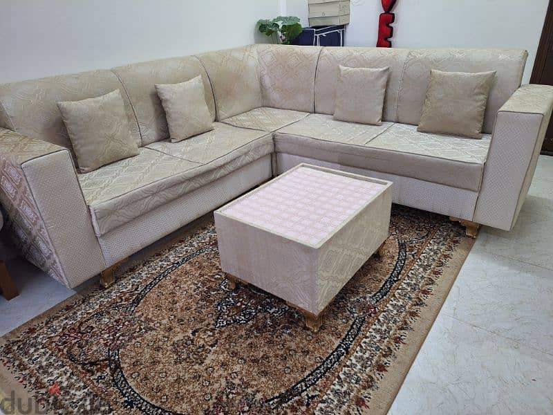 Corner sofa with centre table in very good comdition for sale 2