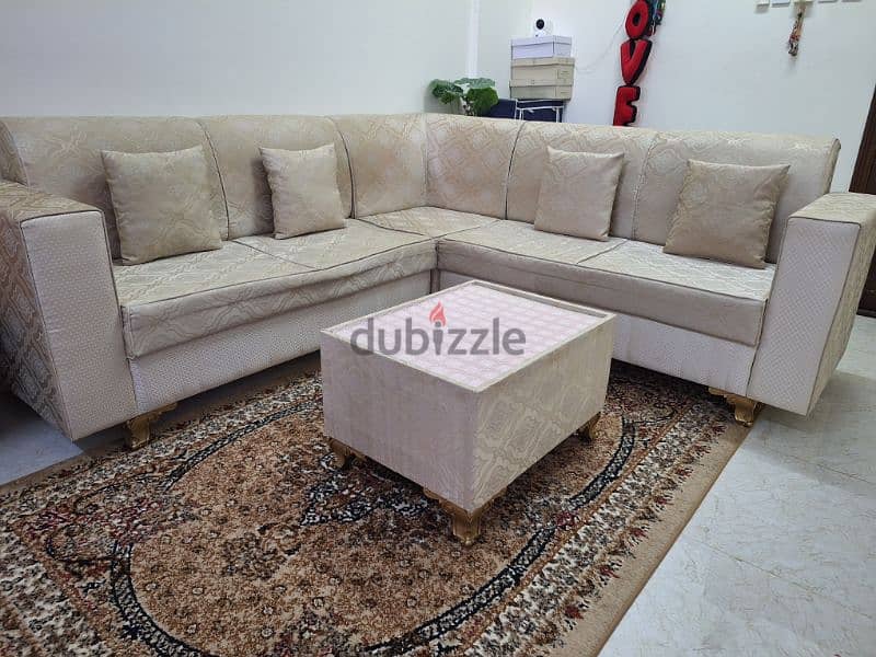 Corner sofa with centre table in very good comdition for sale 3