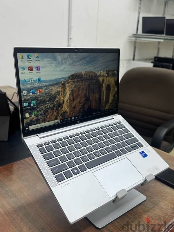 HP 840g8 i7-11th 32gb ram 1