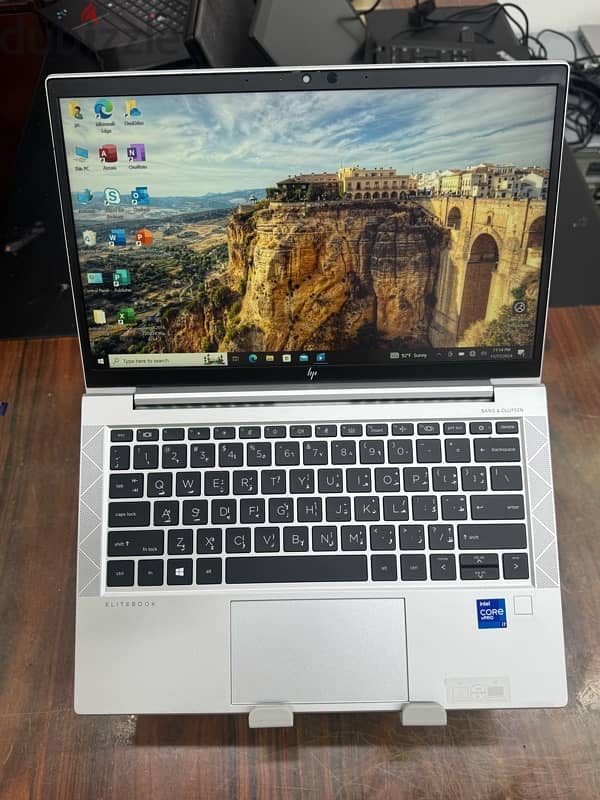 HP 840g8 i7-11th 32gb ram 2