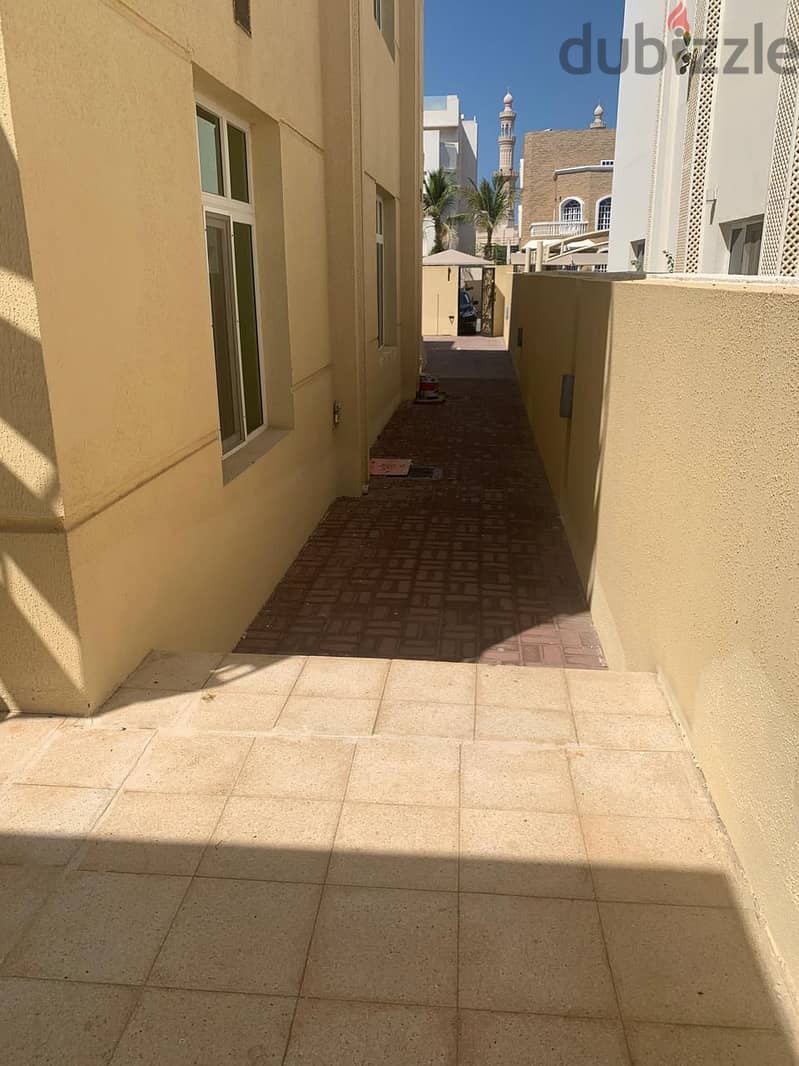 villa for rent close to the beach located al hail north 17