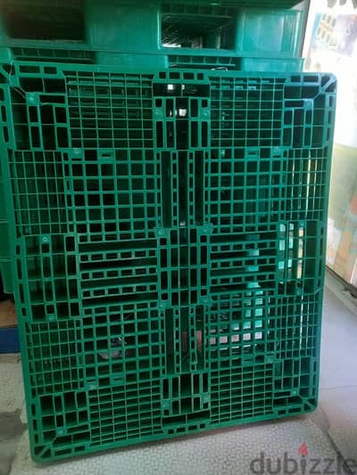 we have all kinds pallets plastic and wooden pallets and boxes sale