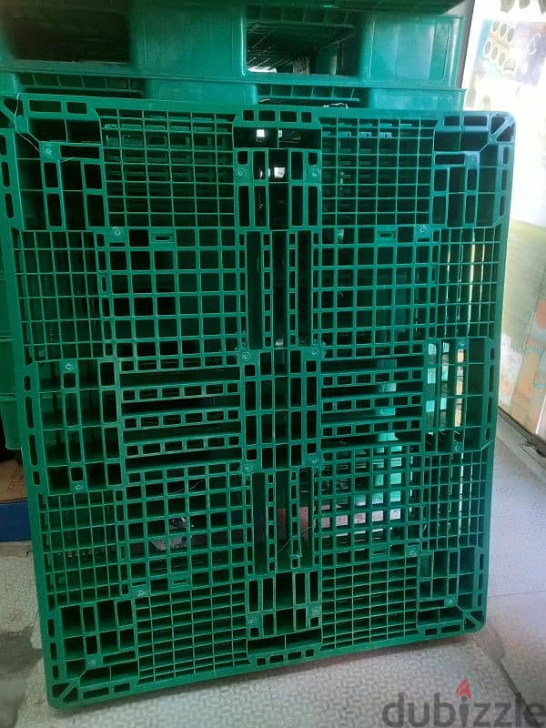 we have all kinds pallets plastic and wooden pallets and boxes sale 0