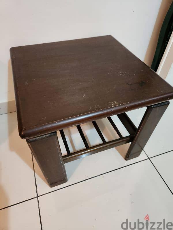 طاولة كبيرة + ٢ طاولة صغيرة - One large wooden table + 2 small tables 3