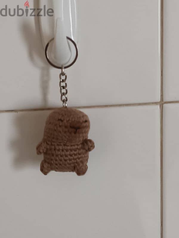 crochet cute capybara keychain 1