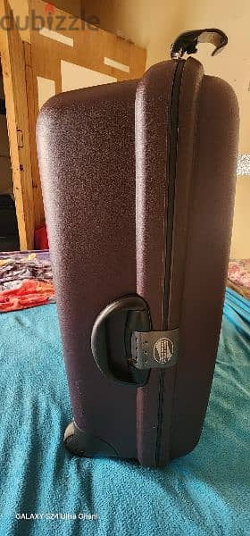 american tourister hard trolly medium size 2