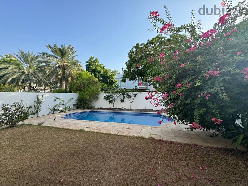 4 BR + 1 Cozy Villa with Maid’s Room in Al Mouj 1