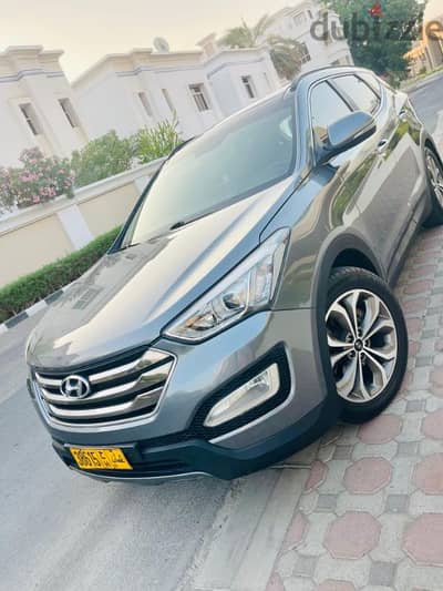 Hyundai Santa Fe 2015 model oman agency car for sell