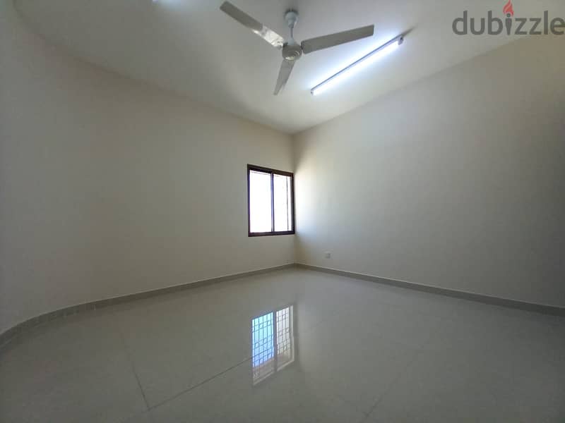 3 BR Spacious Flat in Khuwair – Service Road 3