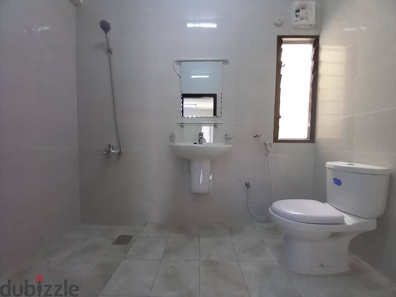 3 BR Spacious Flat in Khuwair – Service Road 4