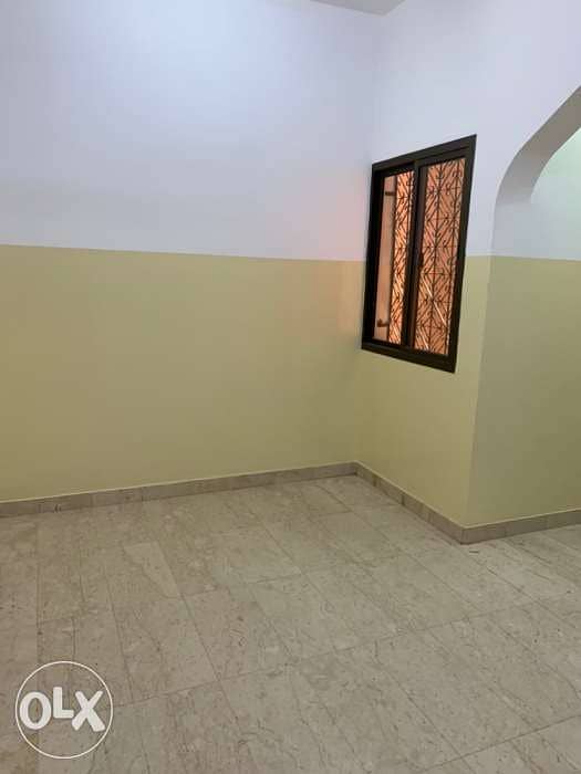 Flat in ruwi high street (ruwi souq) behind bank muscat( Family area ) 4