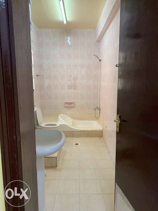 Flat in ruwi high street (ruwi souq) behind bank muscat( Family area ) 5