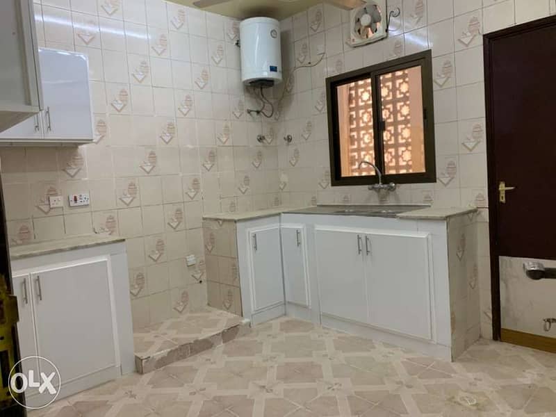 Flat in ruwi high street (ruwi souq) behind bank muscat( Family area ) 6