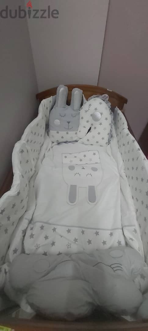 Baby cot good condition 2