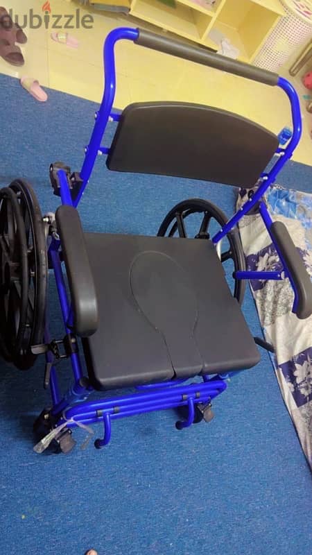 commod wheel chair 0