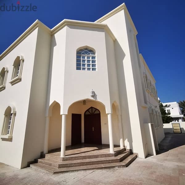 Big villa for rent in Al Ghobra 4