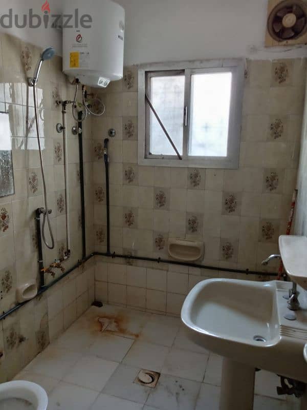 Single room with attached bathroom 0