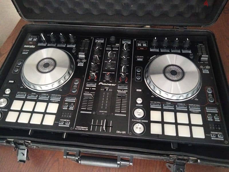 Pioneer DDJ-SR controller 0