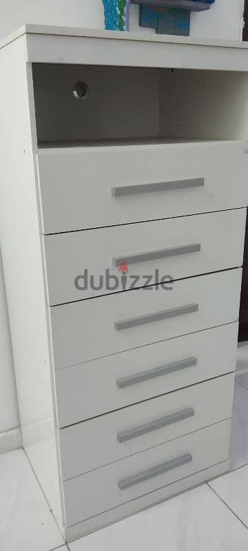 chest Draw. neat and clean 0