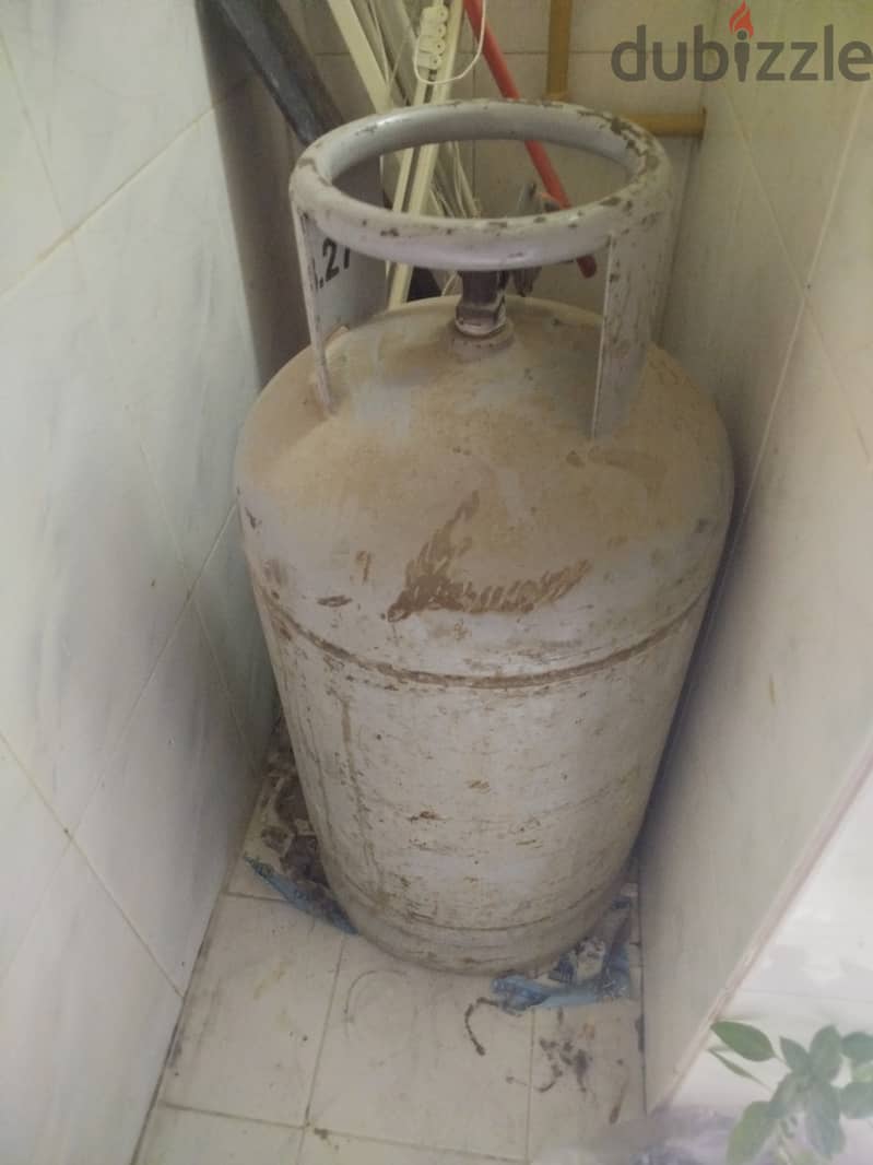 Gas cylinder and stove 0