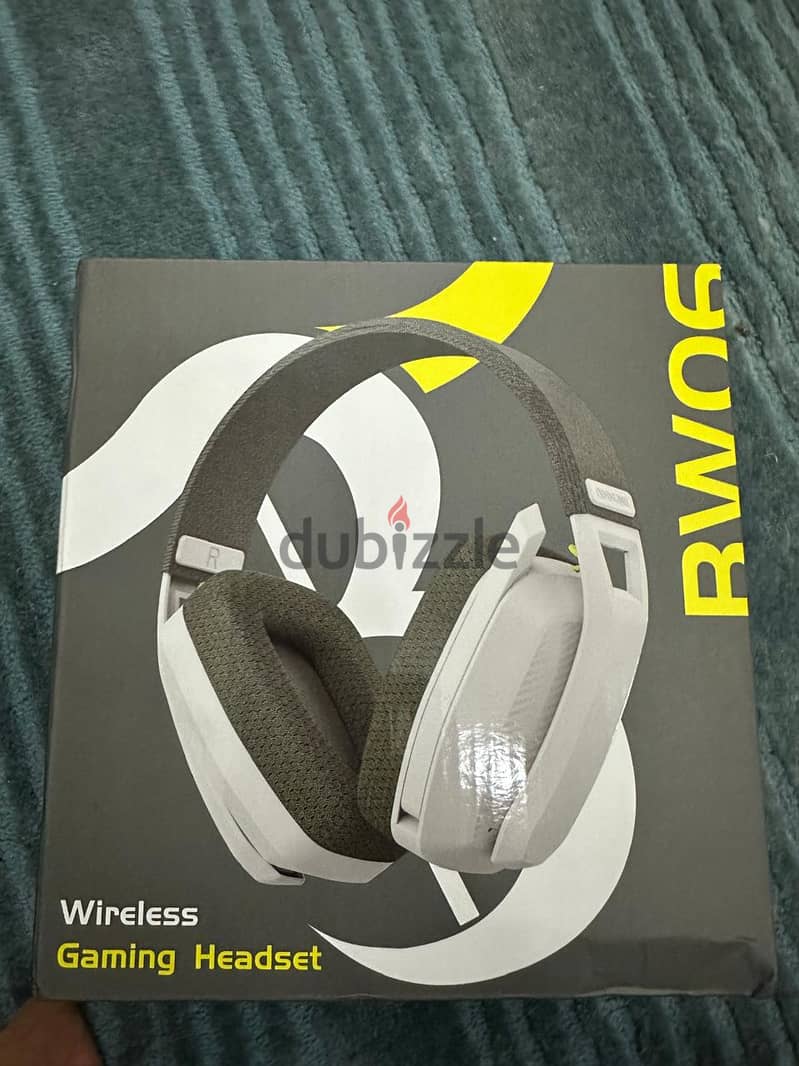 Binnue 2.4ghz wireless gaming headset (NEW) 1