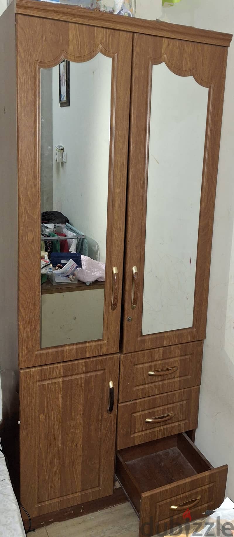 3 door wardrobe in very good condition 0