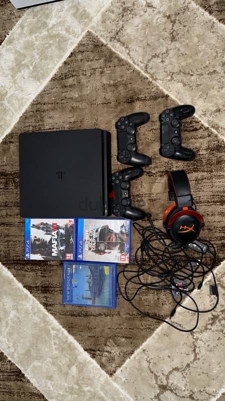 Ps4 slim for sell | بلايستيشن ٤ سليم للبيع 3