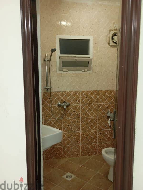 Room and bathroom in amerat alnhda 0