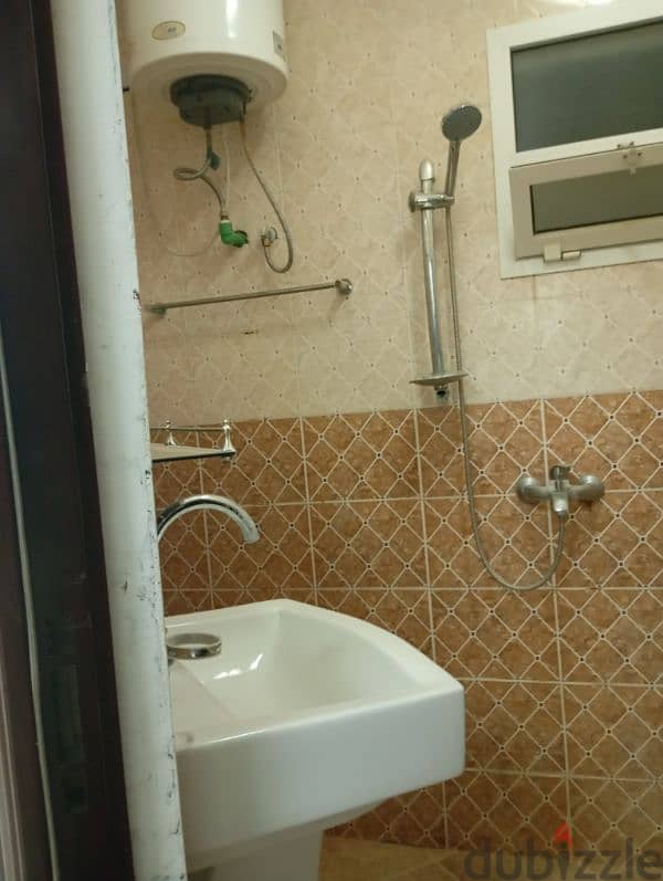 Room and bathroom in amerat alnhda 1