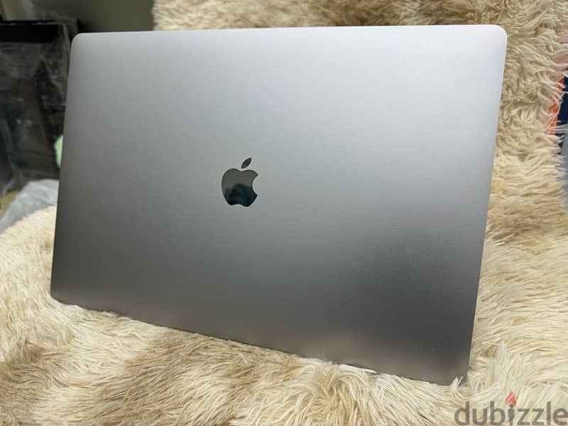 MacBook Pro core i9 with 32gb ram 2tb ssd 8gb Graphics 3