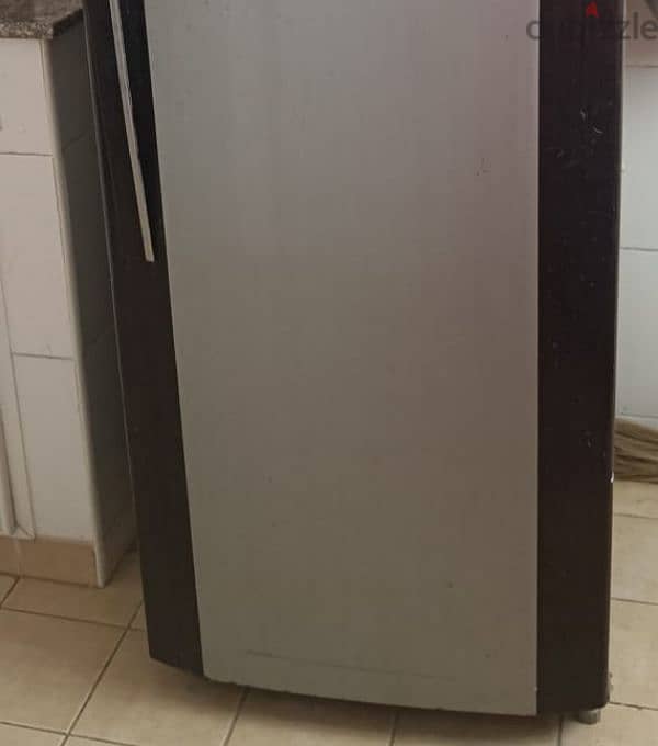 LG refrigerator well maintained 0